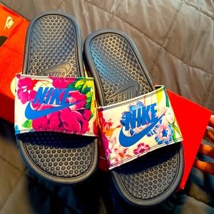Nike women’s slides